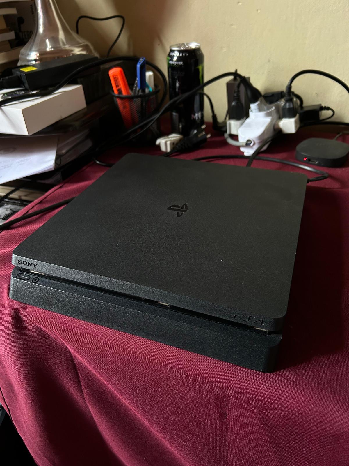 Playstation 4 Slim 1 TB