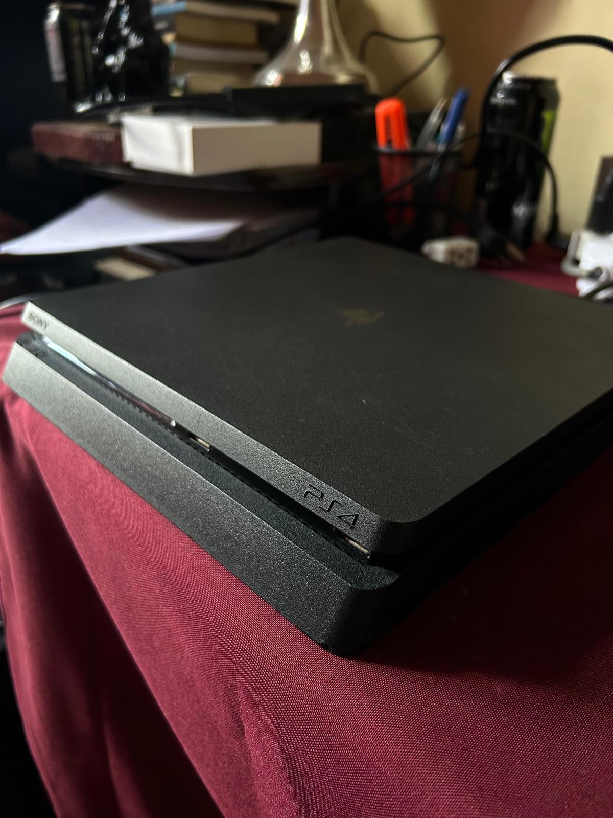 Playstation 4 Slim 1 TB